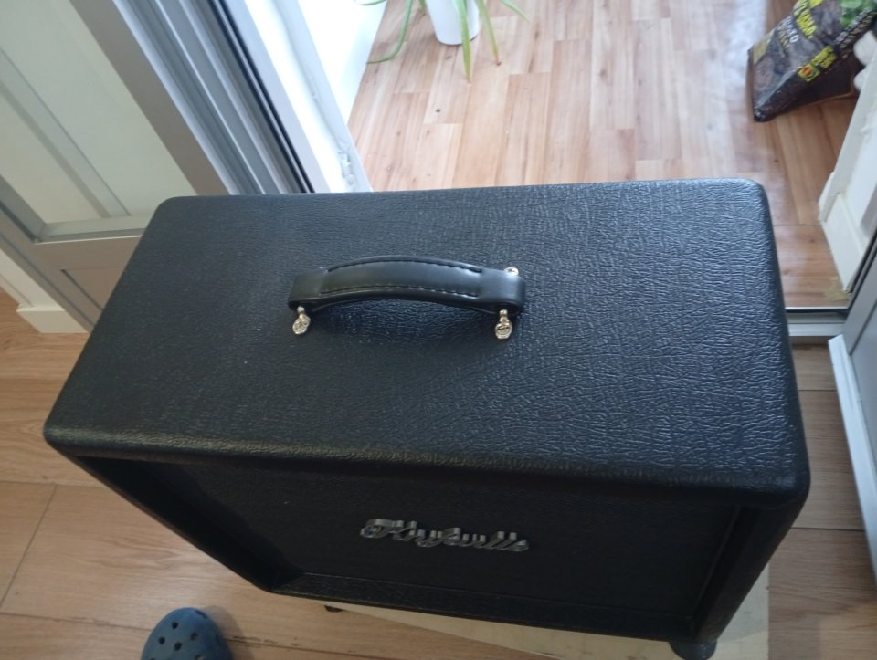 Pantalla Knifeville 1x12 de segunda mano · Foto 5 de 9 · Madrid · 200 €