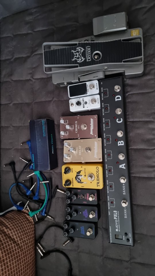Pedalera completa de segunda mano · Foto 1 de 2 · Madrid · 300 €