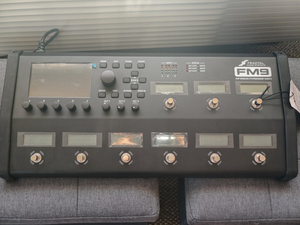 Fractal Audio FM9 Mark Il Turbo + Cab packs & IRs extra de segunda mano · Foto 1 de 5 · Madrid · 1799 €
