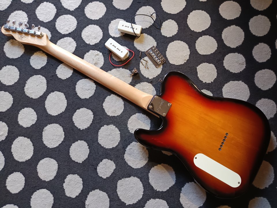 Squier Paranormal Cabronita Baritone Telecaster con mods