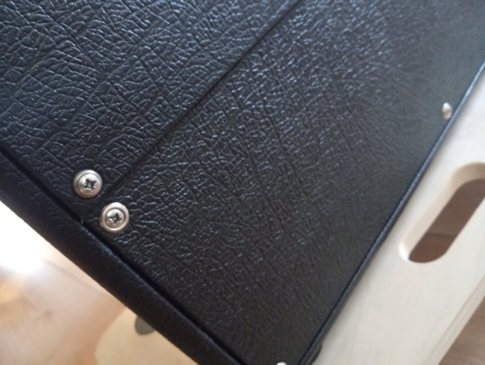 Pantalla Knifeville 1x12 de segunda mano · Foto 7 de 9 · Madrid · 200 €