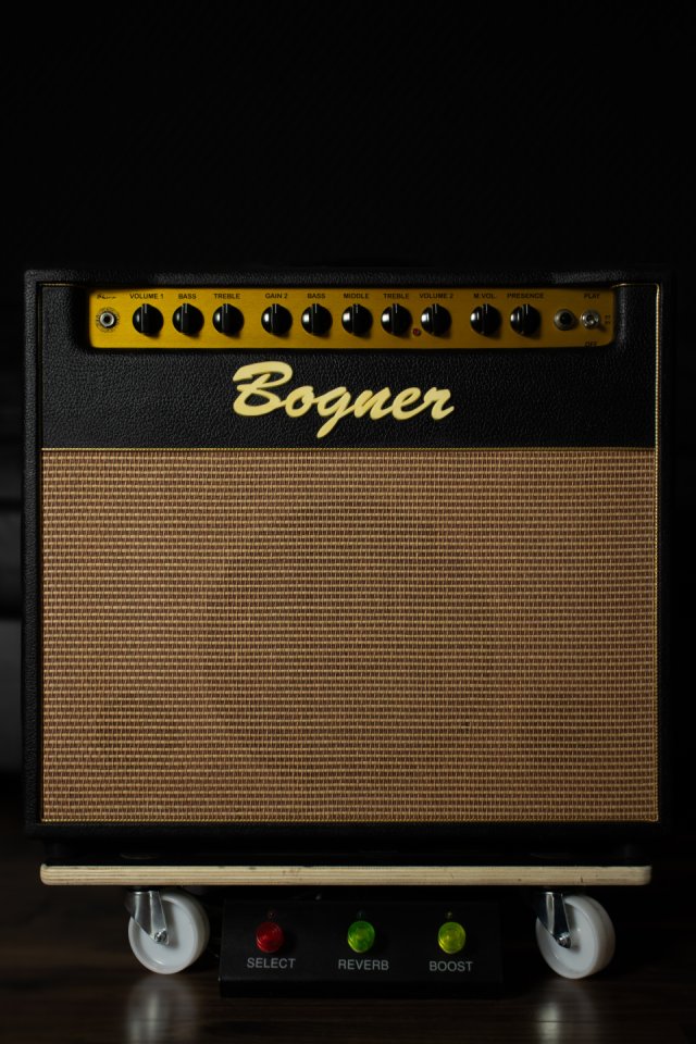 Bogner Shiva EL34 2-Canales 80-Watt 1x12 con Reverb 2005 - Green Back Panel de segunda mano · Foto 1 de 10 · Ourense · 2599 €