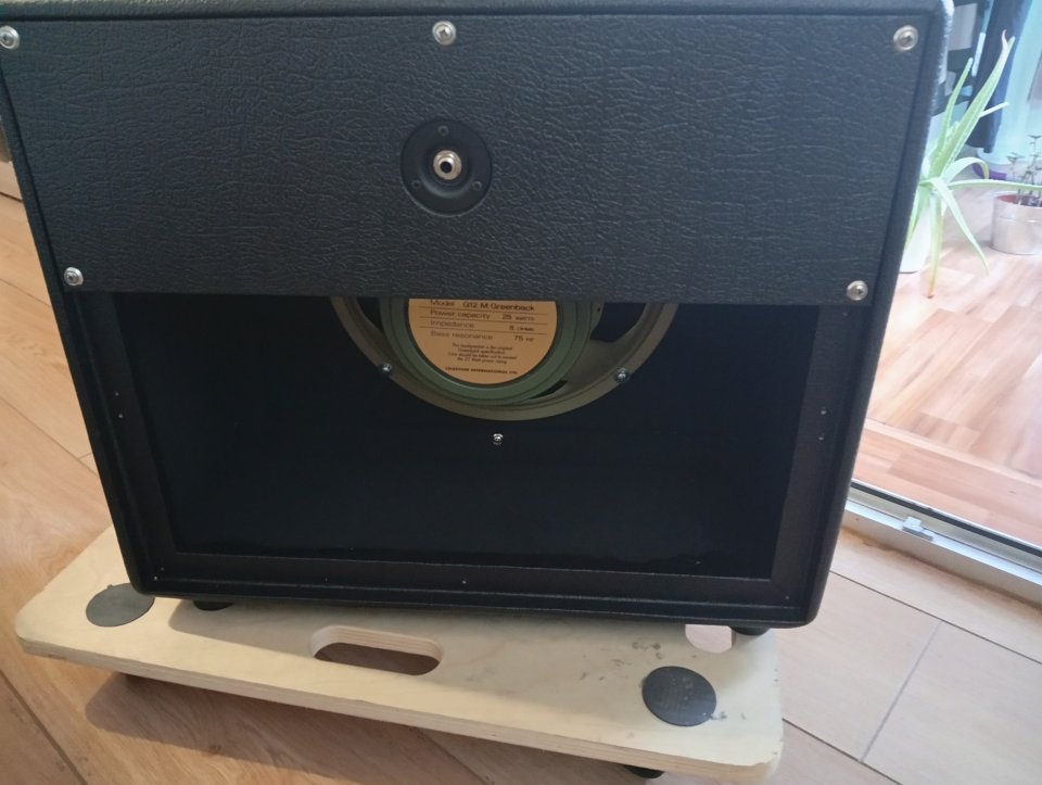 Pantalla Knifeville 1x12 de segunda mano · Foto 8 de 9 · Madrid · 200 €