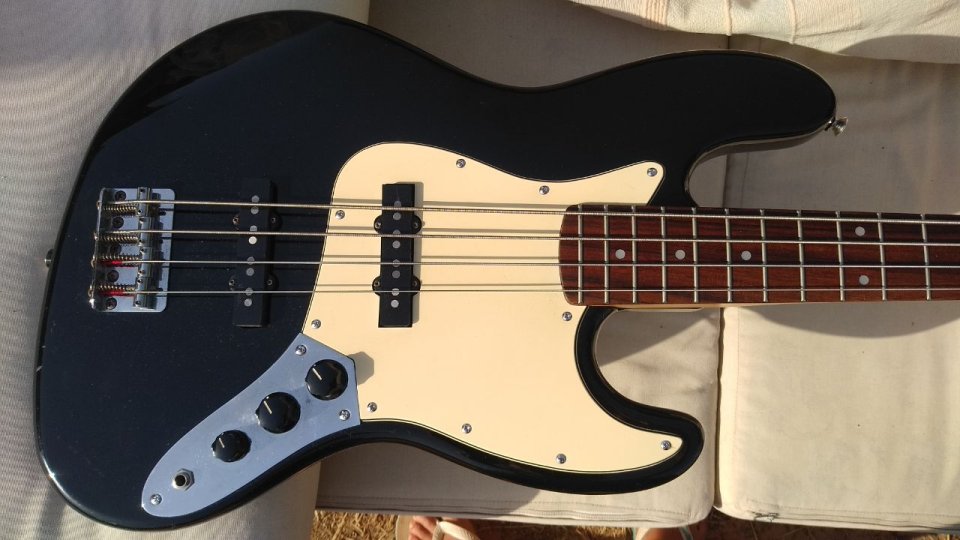 Squier Jazz Bass Korea Cuerpo Aliso de segunda mano · Foto 1 de 8 · Valencia · 400 €