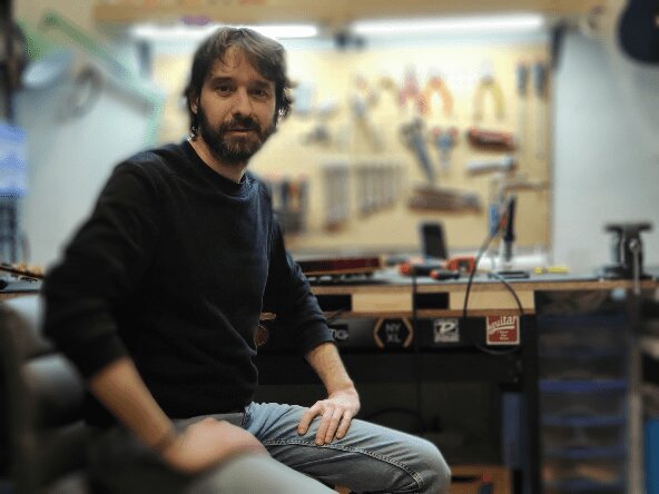 Luthier en Carabanchel - Madrid con Electrónica Baile