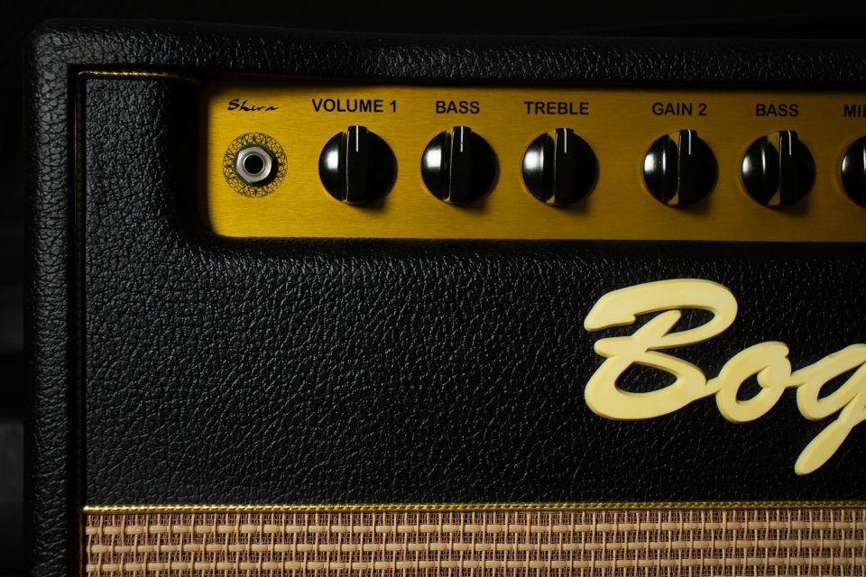 Bogner Shiva EL34 2-Canales 80-Watt 1x12 con Reverb 2005 - Green Back Panel de segunda mano · Foto 3 de 10 · Ourense · 2599 €