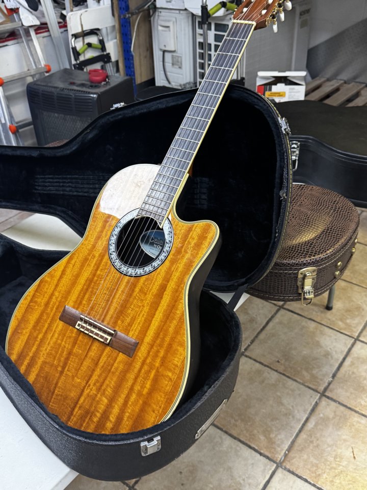 OVATION CELEBRITY CS 153