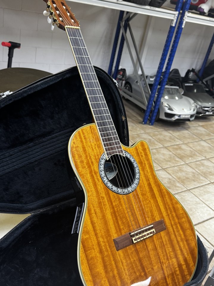 OVATION CELEBRITY CS 153