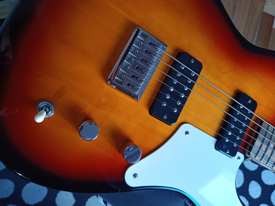 Squier Paranormal Cabronita Baritone Telecaster con mods