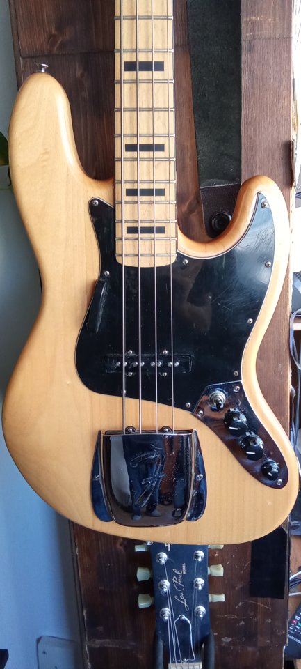 Squier Classic Vibe 70 Jazz Bass Natural de segunda mano · Foto 1 de 10 · Madrid · 350 €