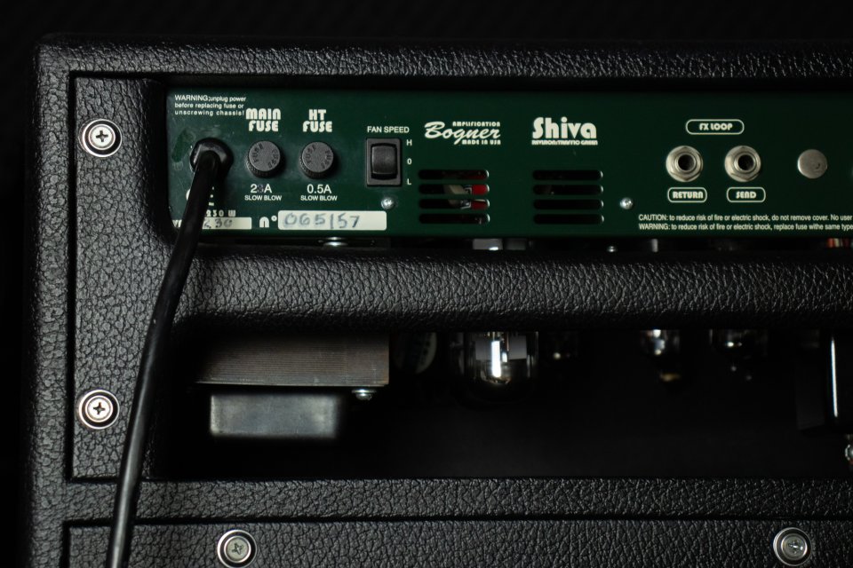 Bogner Shiva EL34 2-Canales 80-Watt 1x12 con Reverb 2005 - Green Back Panel de segunda mano · Foto 5 de 10 · Ourense · 2599 €