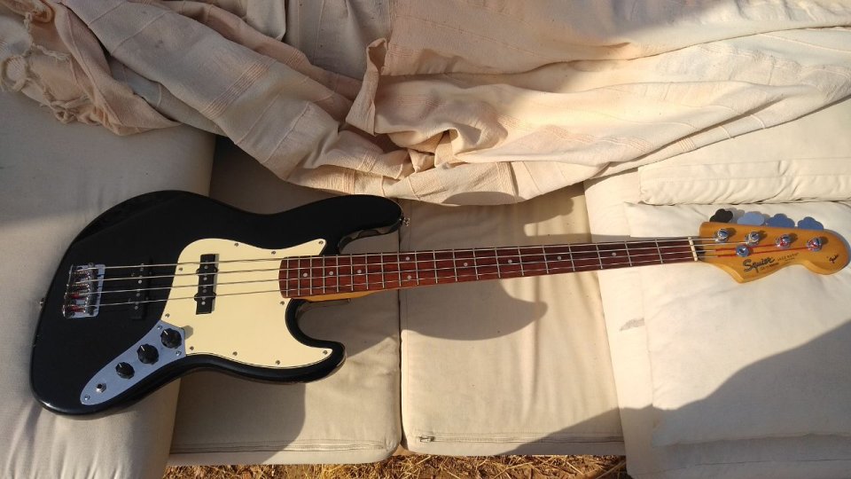 Squier Jazz Bass Korea Cuerpo Aliso de segunda mano · Foto 4 de 8 · Valencia · 400 €
