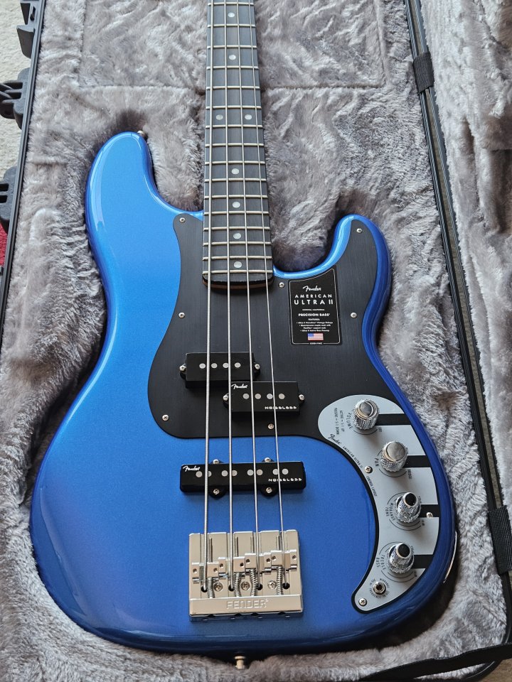 Fender Precision American Ultra II Noble blue (CAMBIOS dentro)