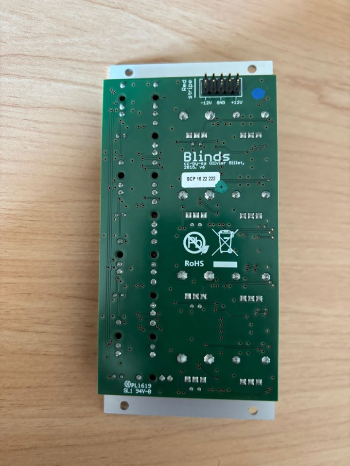 Mutable Instruments Blinds Polarizador y VCA