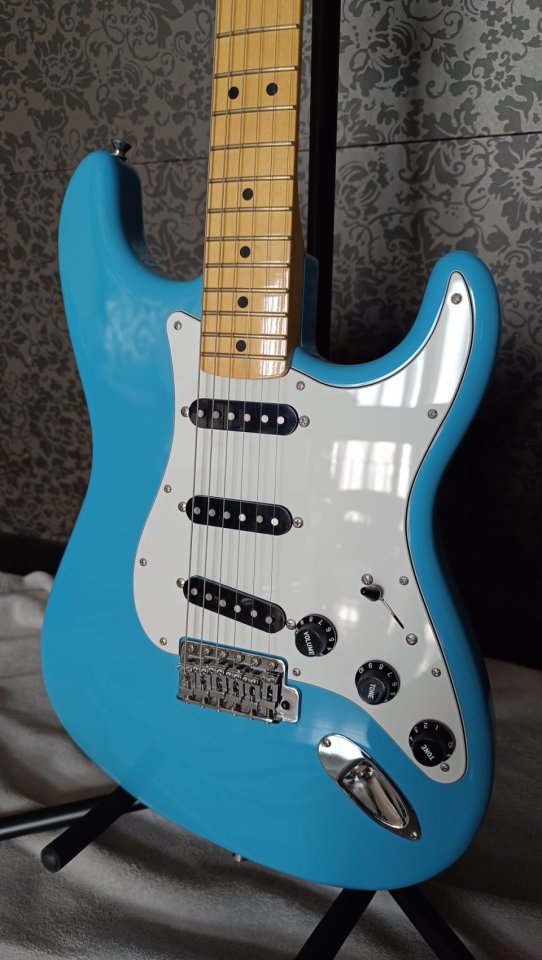 FENDER STRATOCASTER limited Japan