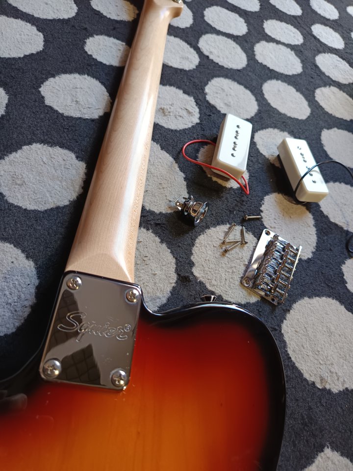 Squier Paranormal Cabronita Baritone Telecaster con mods