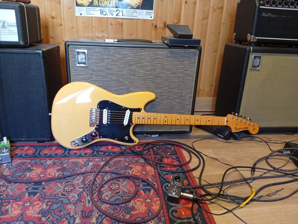 Fender Cyclone japonesa(cambios) de segunda mano · Foto 1 de 5 · Alicante · 800 €
