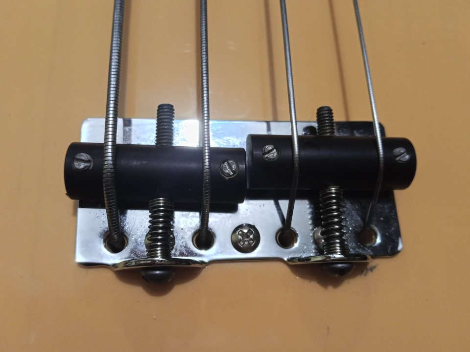 Fender Precision '51 Japan NUEVO! solo pesa 3,59 Kg.