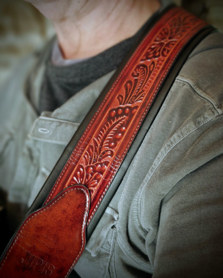 Correa guitarra de cuero trabajado