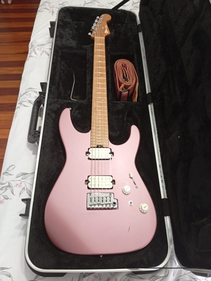 Charvel Pro-Mod DK24 HH 2PT CM Burgundy Mist + estuche original Charvel de segunda mano · Foto 2 de 10 · A Coruña · 780 €