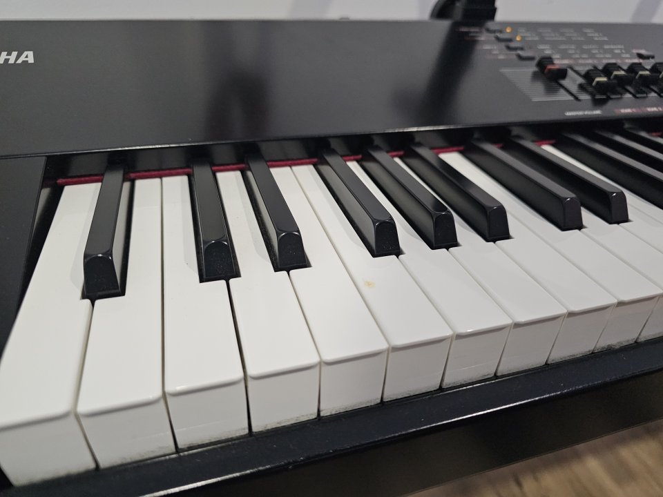 Yamaha S90 ES de segunda mano · Foto 8 de 10 · Madrid · 690 €