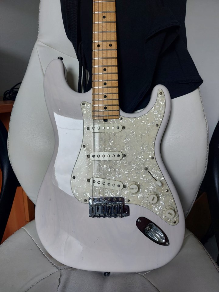Suhr Custom,Modelo Classic SSS de segunda mano · Foto 1 de 10 · A Coruña · 2800 €