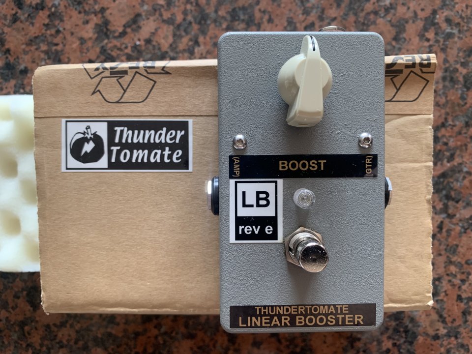 Pedal boutique Thunder Tomate Linear Booster de segunda mano · Foto 1 de 8 · Barcelona · 180 €