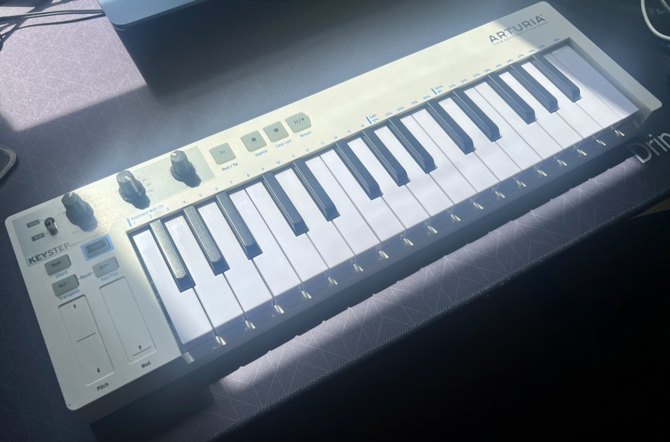 Teclado controlador Arturia Keystep de segunda mano · Foto 1 de 2 · A Coruña · 60 €