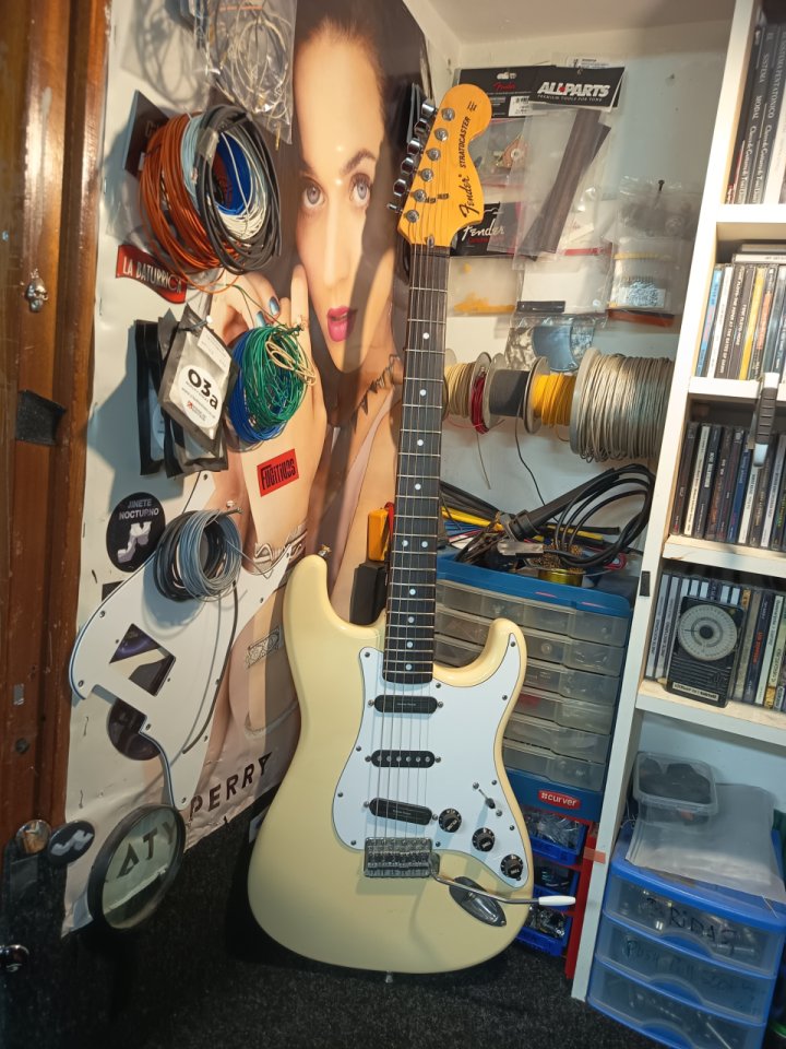 Strato 70's Reissue (Japan 1989) de segunda mano · Foto 2 de 10 · Madrid · 750 €