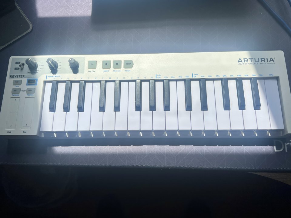 Teclado controlador Arturia Keystep de segunda mano · Foto 2 de 2 · A Coruña · 60 €