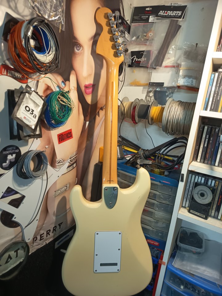 Strato 70's Reissue (Japan 1989) de segunda mano · Foto 3 de 10 · Madrid · 750 €