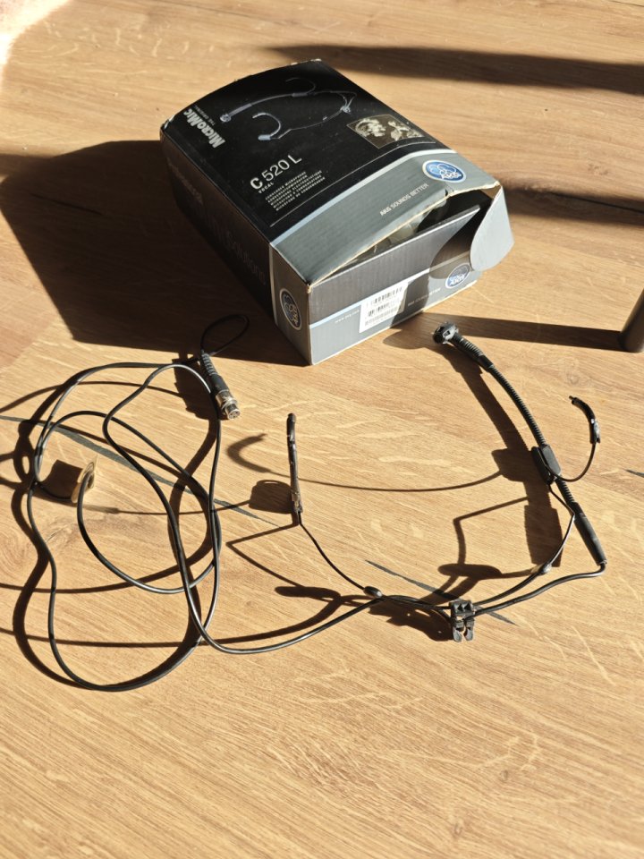 Micrófono AKG 520L diadema + MiniXLR-XLR de segunda mano · Barcelona · 120 €