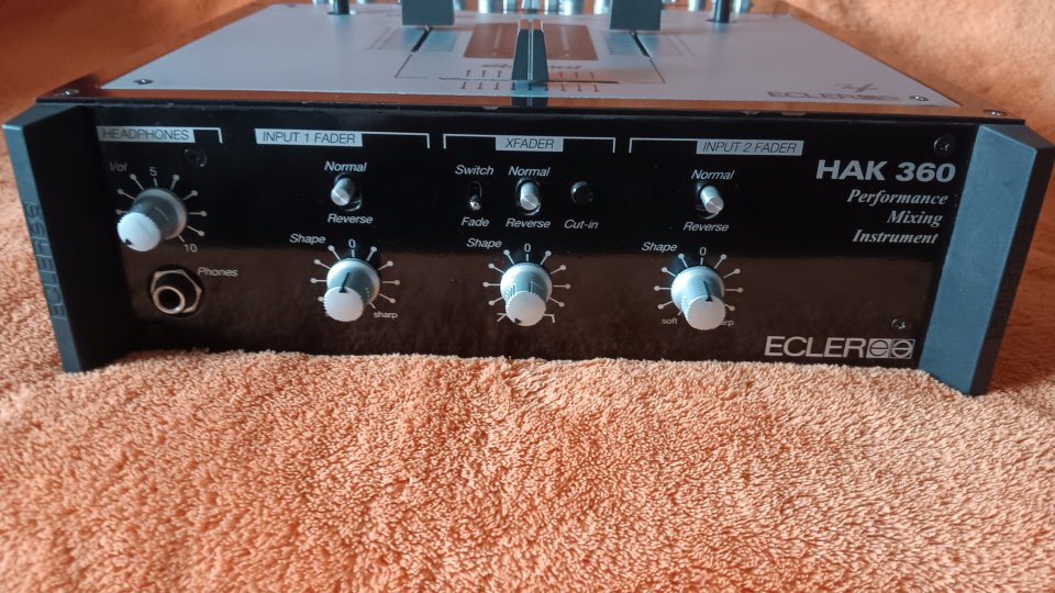 Ecler Hak 360 con Eternal Crossfader instalado + accesorios