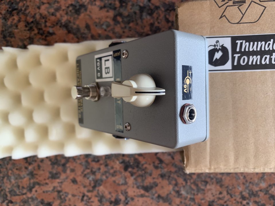 Pedal boutique Thunder Tomate Linear Booster de segunda mano · Foto 4 de 8 · Barcelona · 180 €