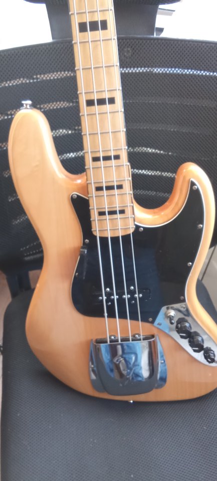 Squier Classic Vibe 70 Jazz Bass Natural de segunda mano · Foto 9 de 10 · Madrid · 350 €