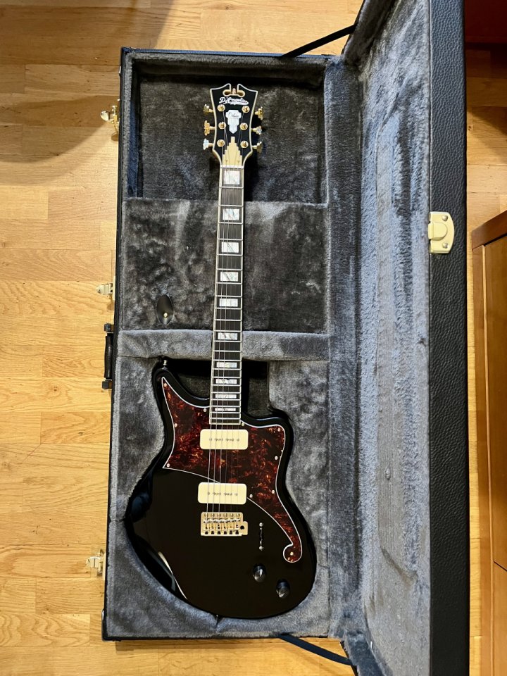 D’Angelico Deluxe Bedford Black