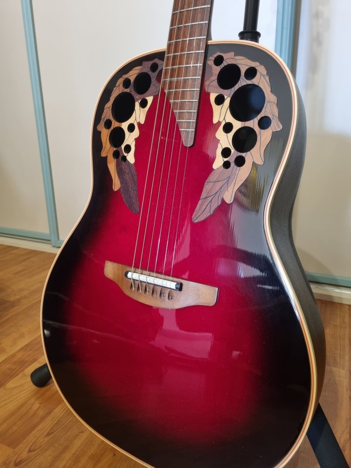 Guitarra Ovation electroacústica