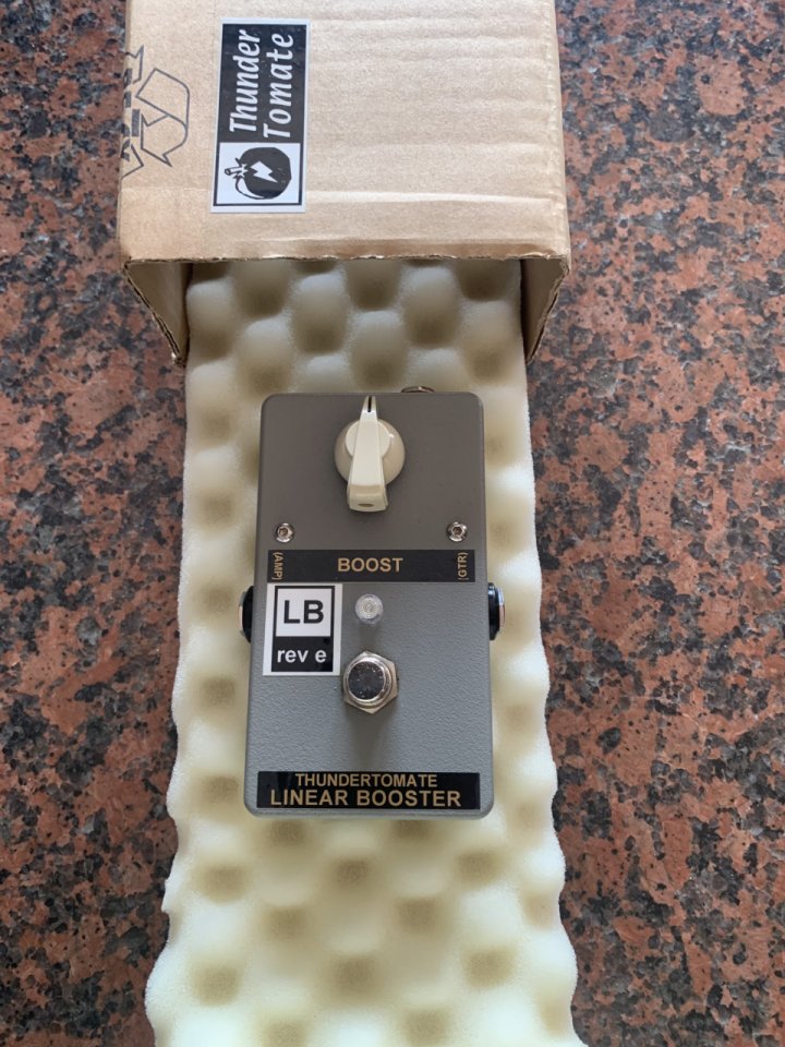 Pedal boutique Thunder Tomate Linear Booster de segunda mano · Foto 8 de 8 · Barcelona · 180 €