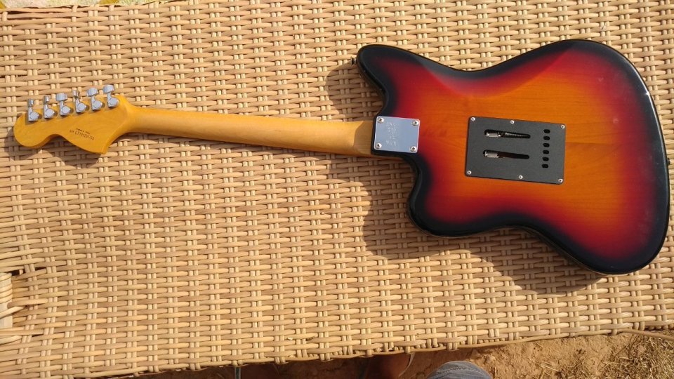 Squier JAGMASTER Vintage Modified cuerpo Aliso de segunda mano · Foto 8 de 8 · Valencia · 330 €
