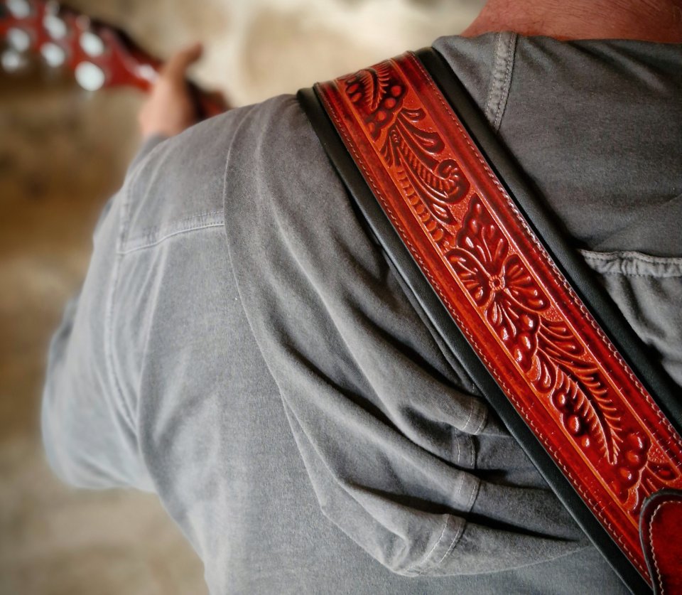 Correa guitarra de cuero trabajado