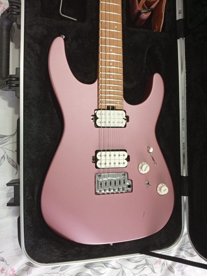 Charvel Pro-Mod DK24 HH 2PT CM Burgundy Mist + estuche original Charvel de segunda mano · Foto 3 de 10 · A Coruña · 780 €