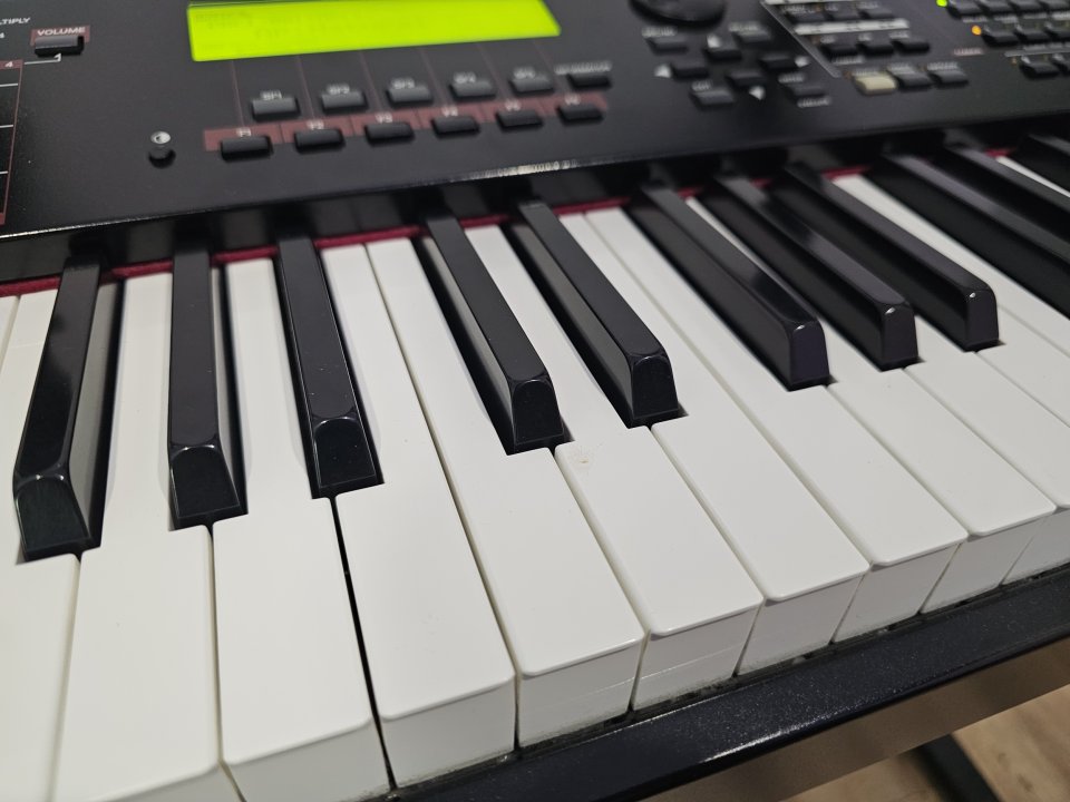 Yamaha S90 ES de segunda mano · Foto 9 de 10 · Madrid · 690 €