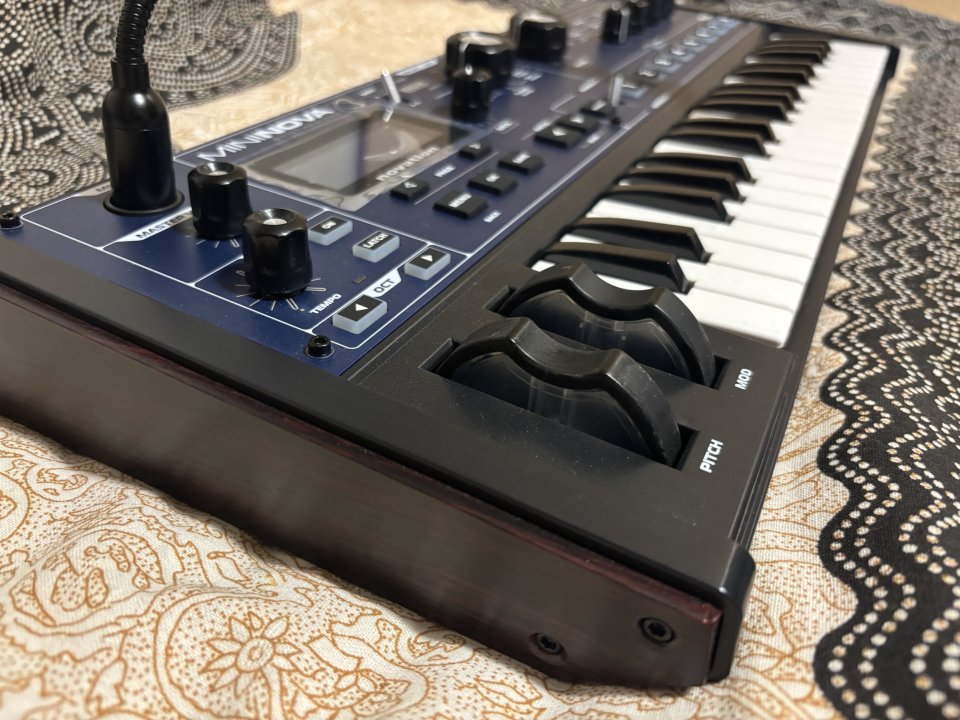 Novation Mininova + GigBag Novation de segunda mano · Foto 2 de 9 · Cádiz · 300 €