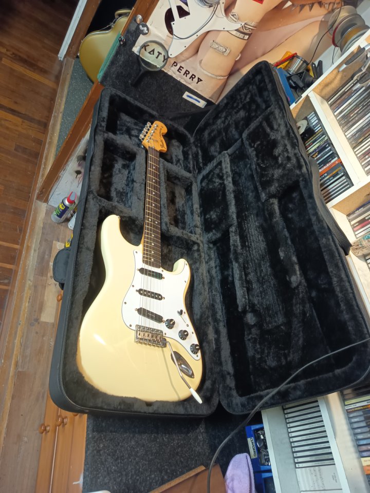 Strato 70's Reissue (Japan 1989) de segunda mano · Foto 10 de 10 · Madrid · 750 €
