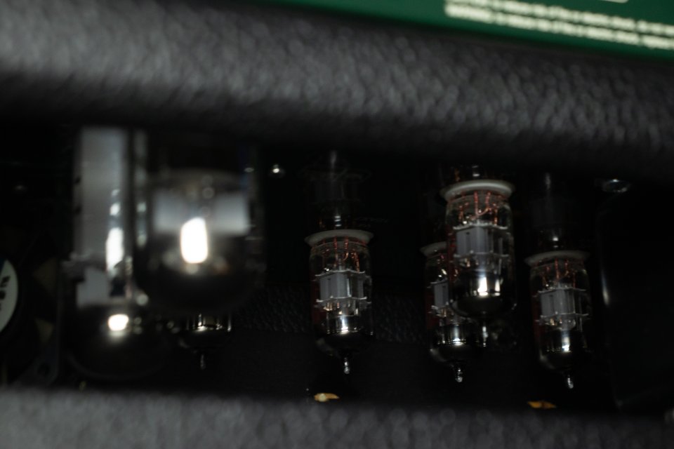 Bogner Shiva EL34 2-Canales 80-Watt 1x12 con Reverb 2005 - Green Back Panel de segunda mano · Foto 8 de 10 · Ourense · 2599 €