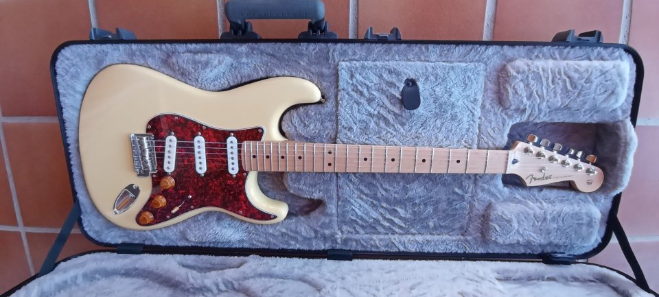 Fender Stratocaster  Player Buttercream