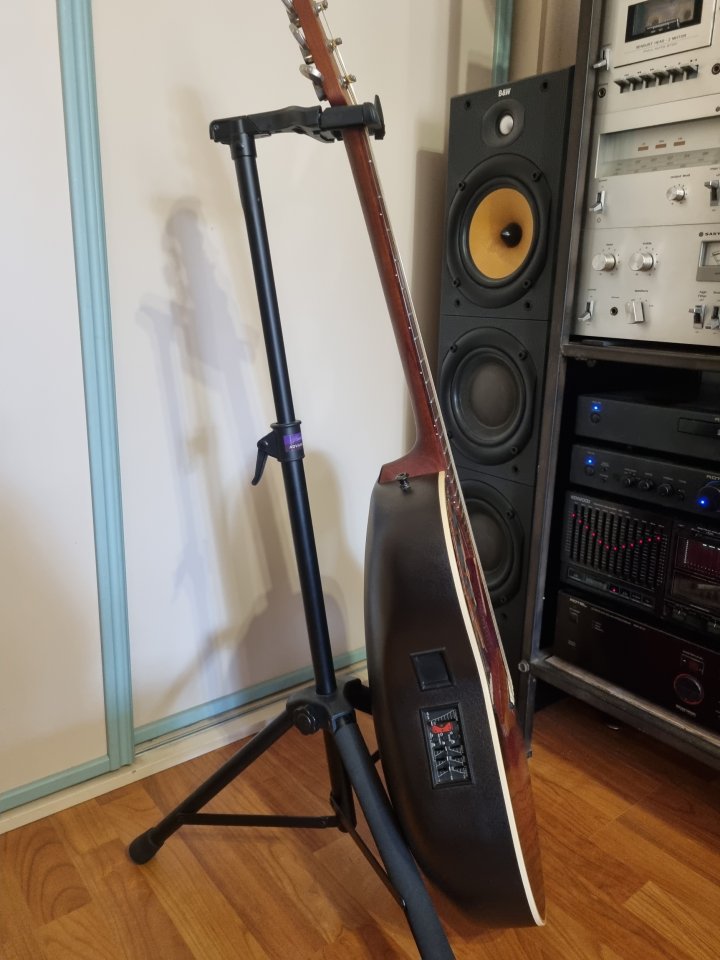 Guitarra Ovation electroacústica