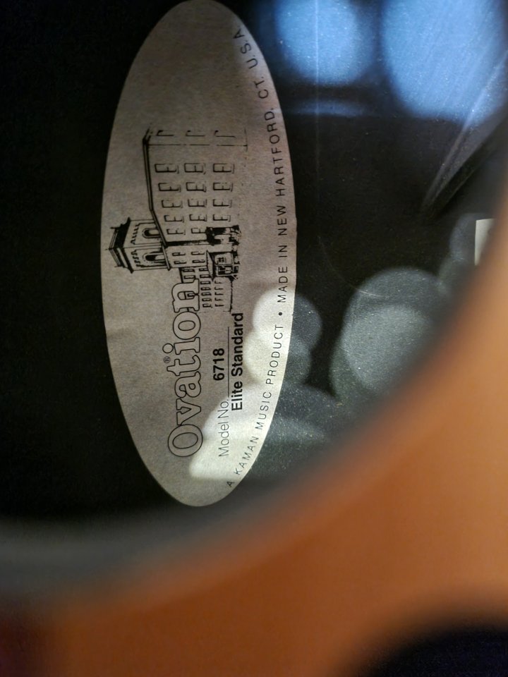 Guitarra Ovation electroacústica