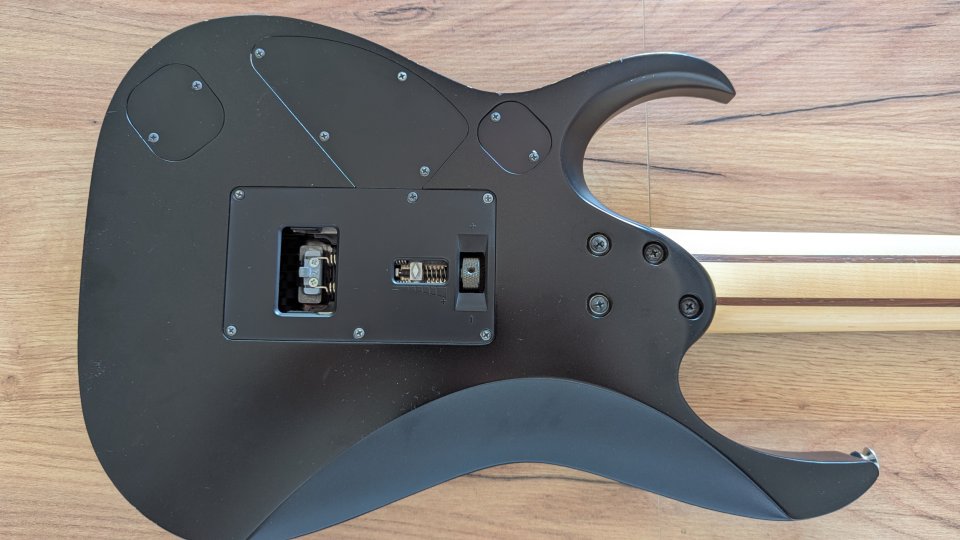 Ibanez Prestige RGD2127Z MIJ 2015 + DiMarzio + estuche original de segunda mano · Foto 4 de 10 · Valencia · 1150 €
