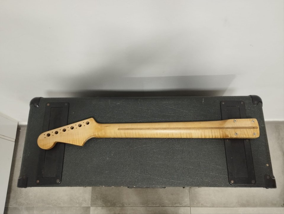 Mástil Musikraft Stratocaster trastes de acero de segunda mano · Foto 2 de 2 · Málaga · 350 €